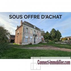 MAISON DE MAITRE AVEC HANGAR, DEPENDANCES ET JARDIN