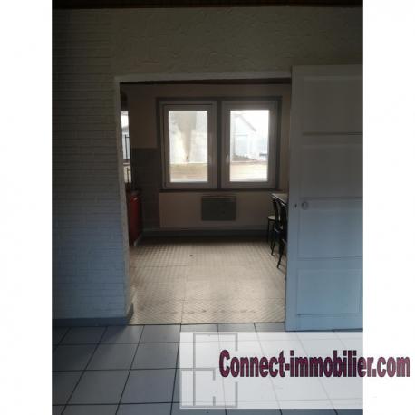 MAISON SEMI MITOYENNE AVEC COURETTE