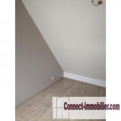 MAISON SEMI MITOYENNE AVEC COURETTE