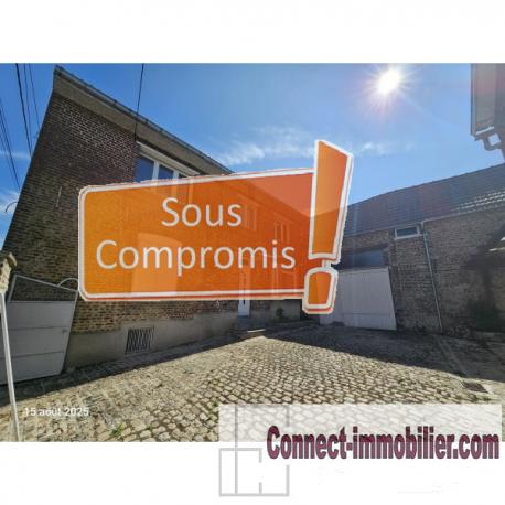 LONGERE AVEC GRANGES ET MAISON