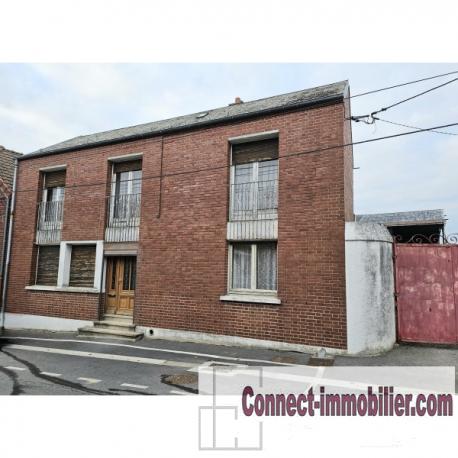 MAISON AVEC GARAGES, DEPENDANCE, HANGAR ET PÂTURE